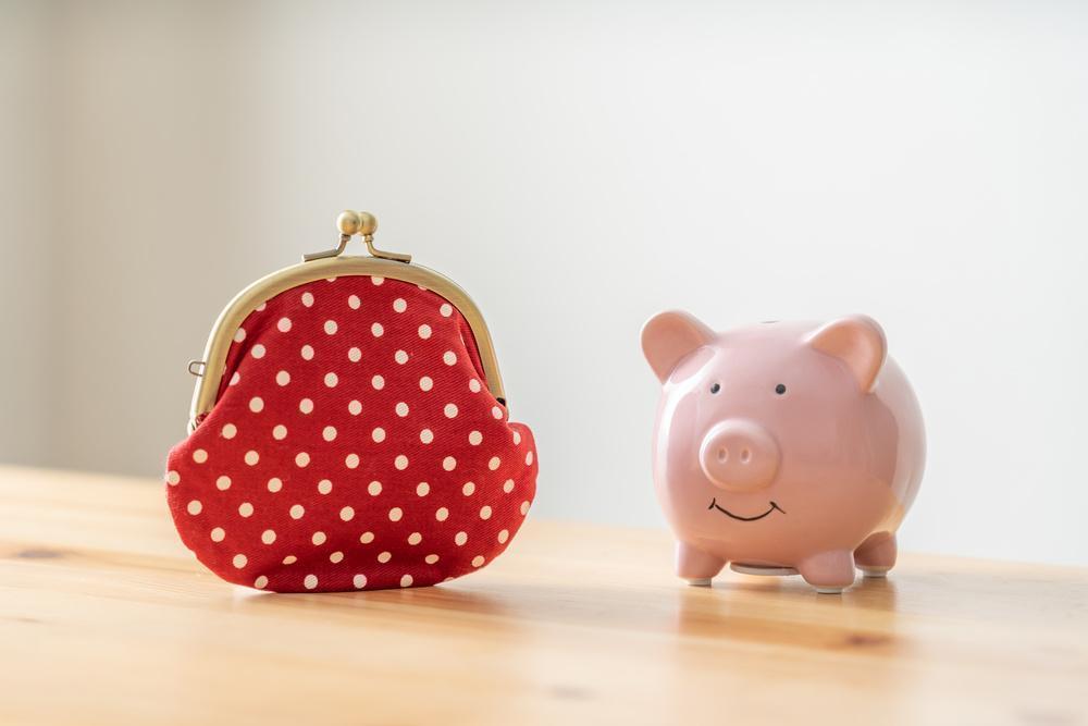 財布と豚の貯金箱